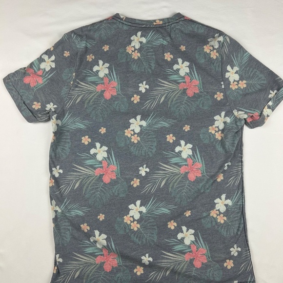 T-Shirt/Short Sleeve - Picture 2 of 3